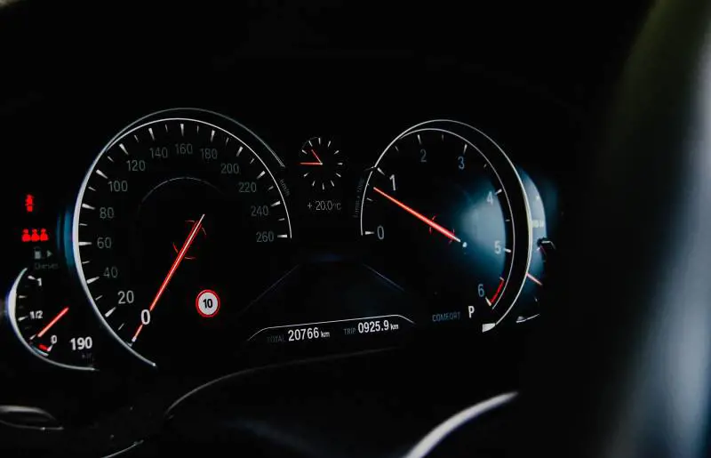 Stm, la crisi automotive piega i ricavi