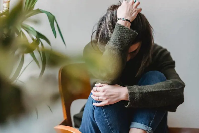 Cos'è la "ruminazione mentale": quando il pensare troppo può trasformarsi in depressione