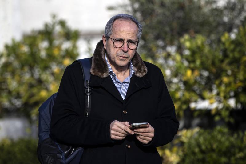 "Ho dormito nella mia Tesla, ecco perché". La confessione choc di Crisanti 