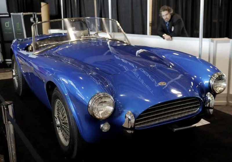 La potenza selvaggia della Shelby Cobra 427
