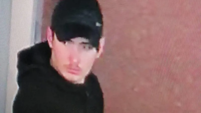 "Il coltello usciva dalla cintola". Il testimone inchioda Chomiak
