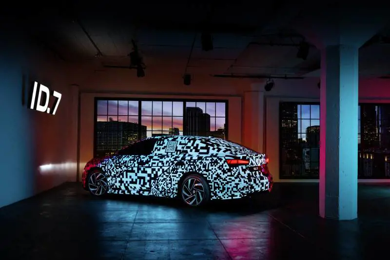 Volkswagen ID.7, le prime immagini dell’elettrica da 700 km
