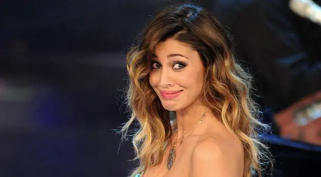 "Almeno si spera...". La frecciatina di Belen a De Martino