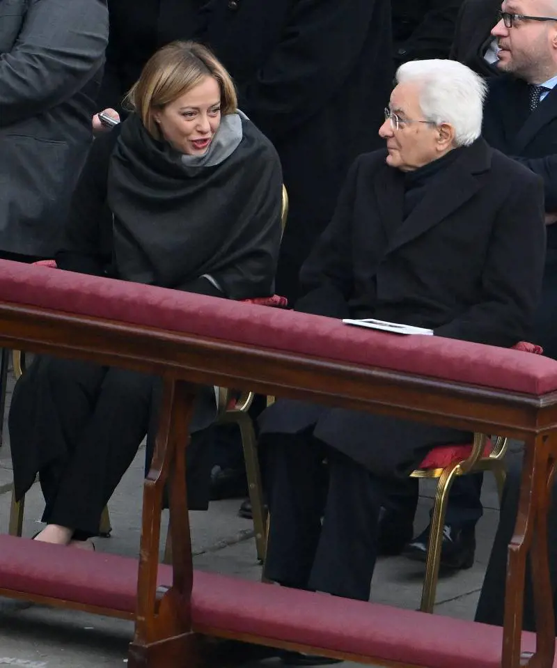 Da Meloni a Draghi: la politica prega per Benedetto XVI 