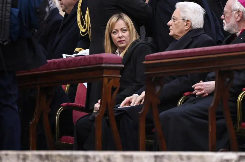 Meloni: "Portare avanti l'eredità di fede e speranza di Ratzinger"