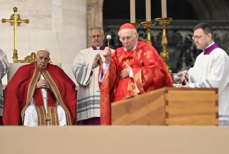 L'ultimo addio a Benedetto XVI