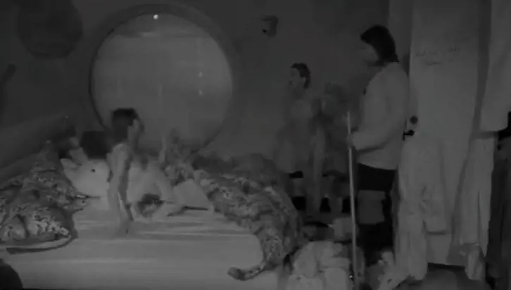 "Che ca... fai!", "Le mani addosso". Rissa sfiorata al Gf Vip