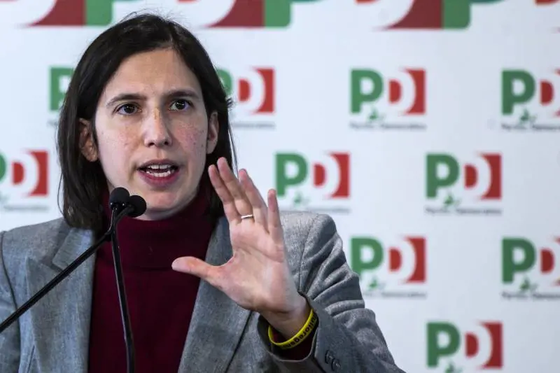 "Irresponsabile non tentare alleanze". Ora la Schlein apre ai 5s