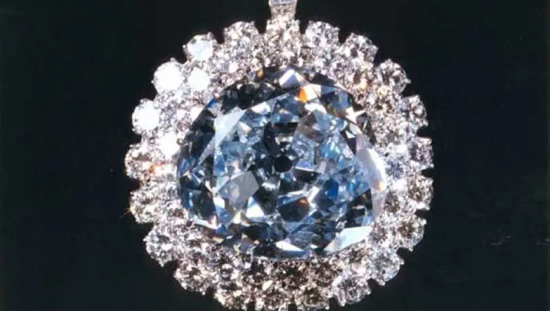 Faida milionaria nella famiglia reale del Qatar. Braccio di ferro sul diamante blu da 10 milioni