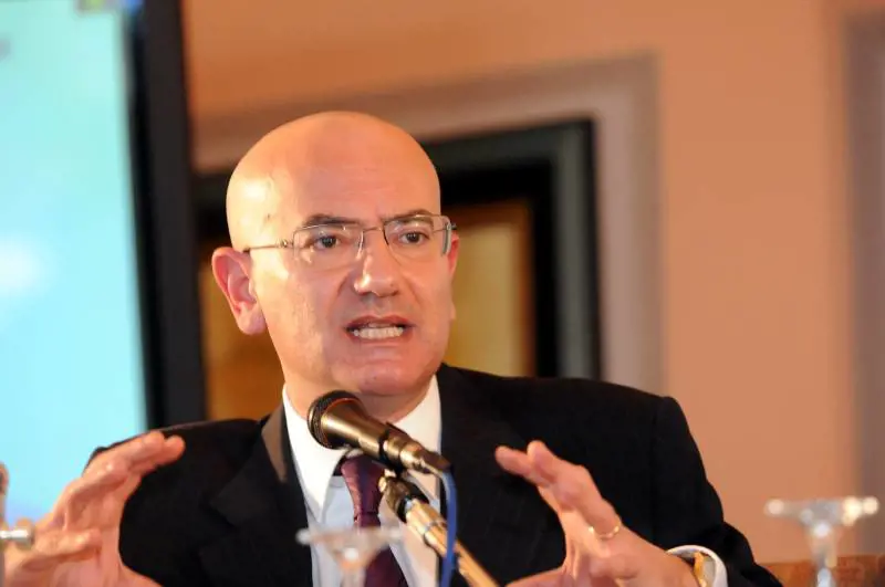 "Nessuno vuole approfittare della crisi. Il sistema è libero e concorrenziale"