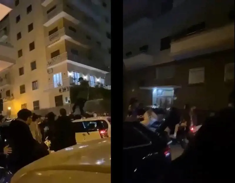 Far west a Napoli, spari nella movida: scoppia il panico, fuga sui tetti delle auto