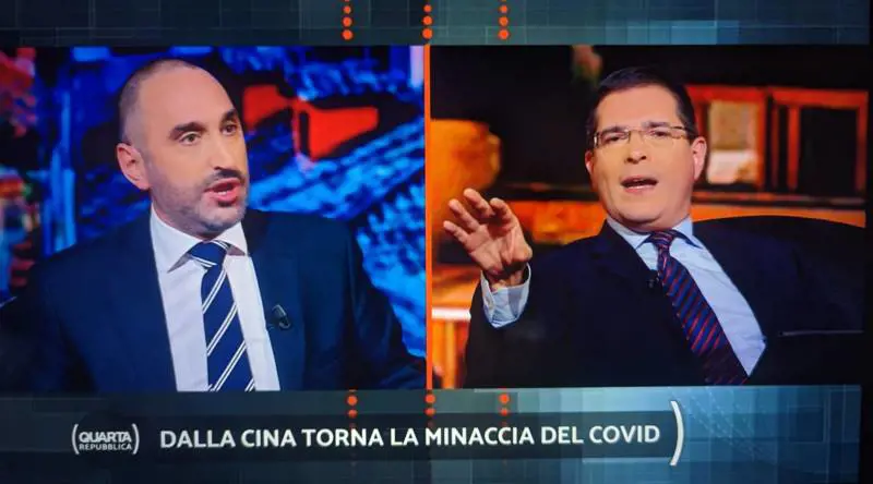 "Ignoranti", "Buffone". E Capezzone stende il grillino pro-Speranza