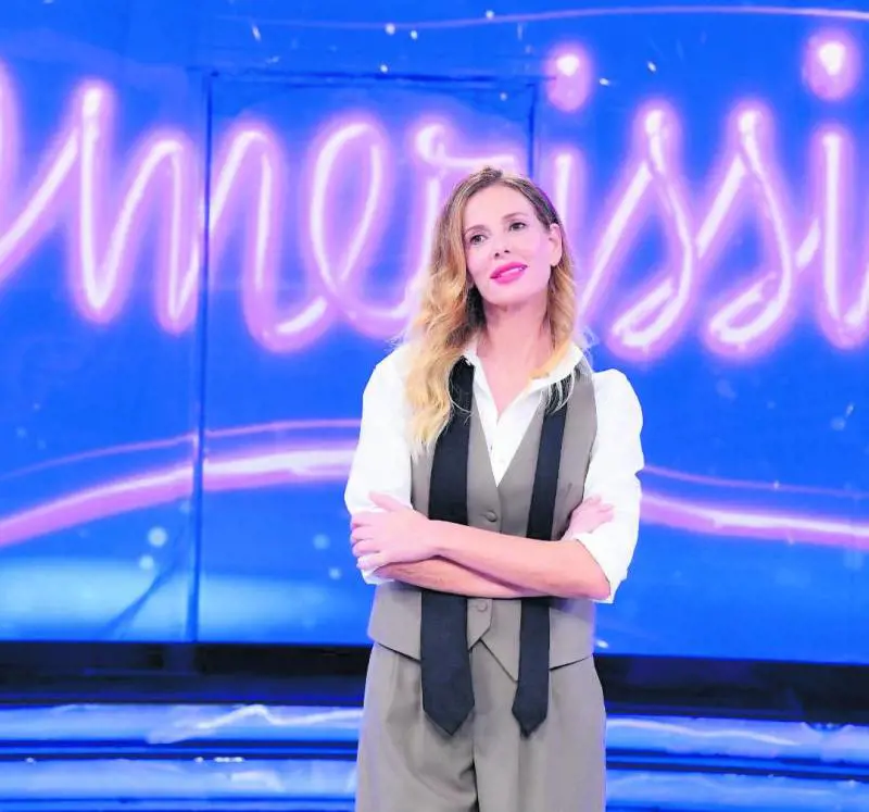 Alessia Marcuzzi diventa «Boomerissima» per una sfida amarcord
