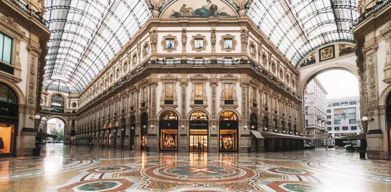 Nuovi benefattori in Galleria. Il Policlinico si apre alla città