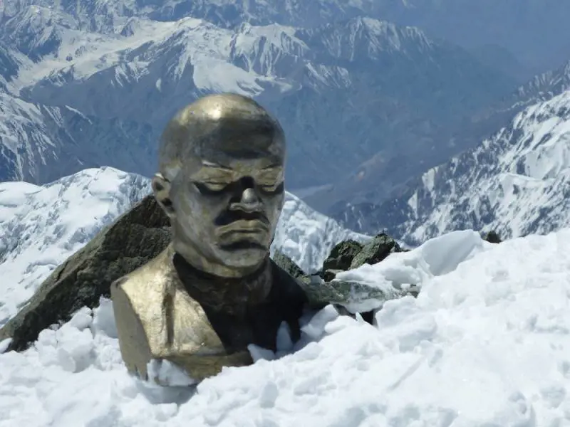 In vetta e nell'abisso con gli alpinisti di Stalin