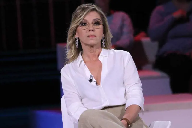"Ufficio toppe". "Povera cara", altro veleno della De Gregorio sulla Meloni