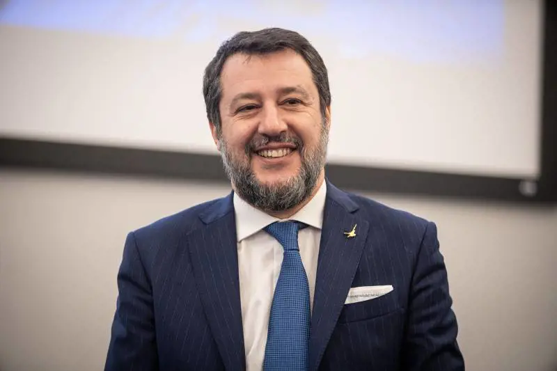 Erano una bufala i soldi russi alla Lega: il pm vuole archiviare l'inchiesta Metropol. "Salvini mai indagato"