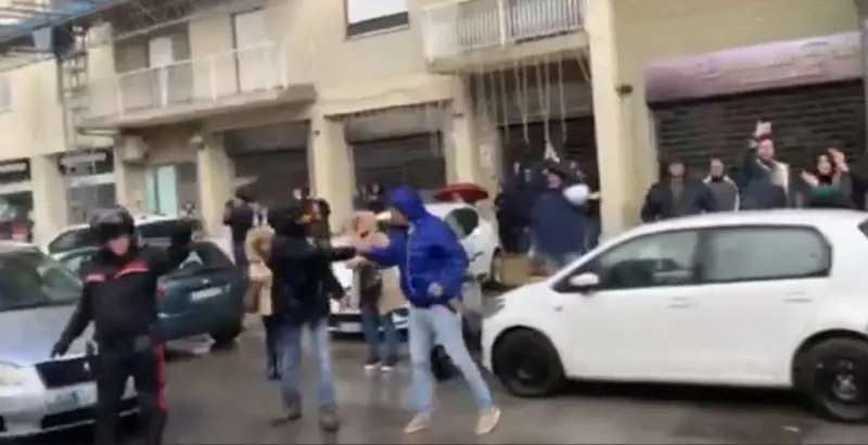 Applausi e omertà, Palermo a due facce