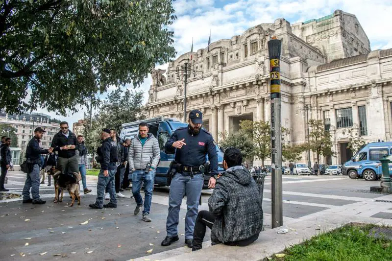 "Non sono fondamentali". Ma ora la giunta Sala inverte la rotta su Cpr e migranti