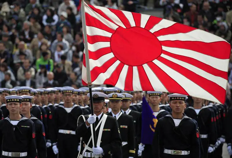 "Via il divieto sui tatuaggi": la mossa di Tokyo per "salvare" l'esercito
