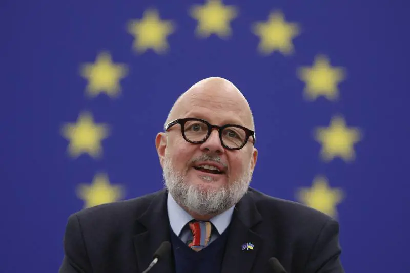 "Dalla sinistra nomina sconcertante". Bufera sul sostituto della Kaili
