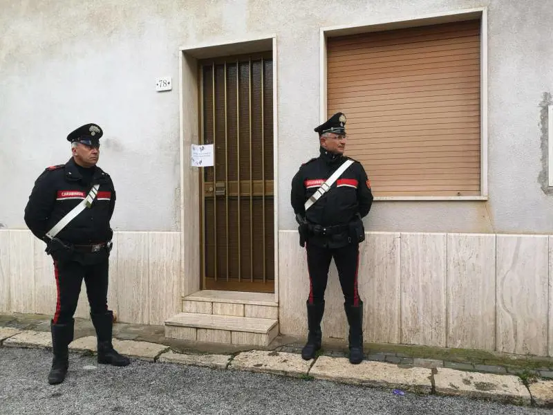 I Ris: "Sigle, cellulari e poster del Padrino". Trovato il terzo covo "Qui fino a giugno"