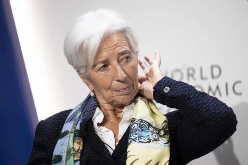 Tassi su dello 0,5% La Bce tira dritto. Ignorati gli appelli alla prudenza e i crolli bancari