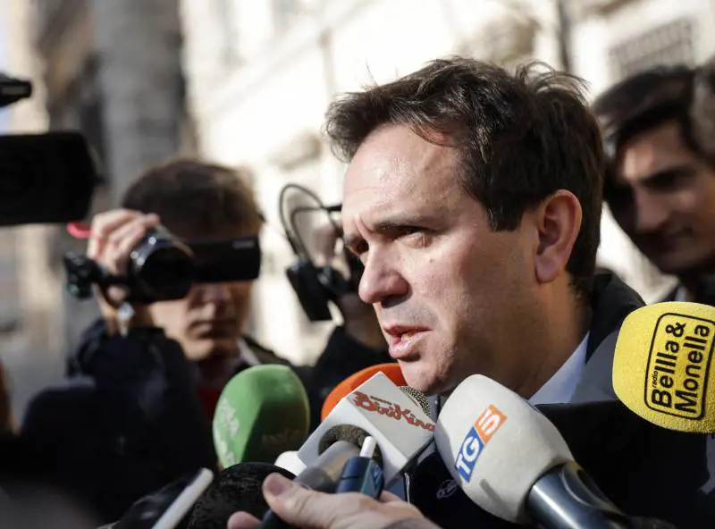 Sorte nomina sei commissari. E Cattaneo si ribella