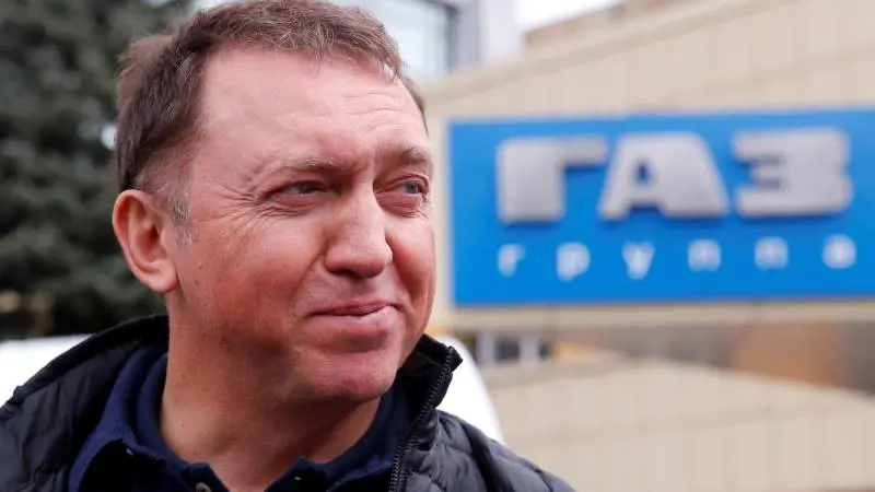 Ex capo dell'Fbi fermato all'aeroporto Jfk. "Pagato da Deripaska, un oligarca putiniano"