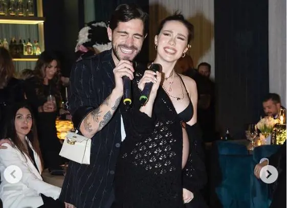 "Volgare, esibizionista". Pioggia di critiche per Aurora Ramazzotti col pancione nudo alla festa