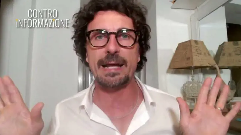 Assicuratore, pendolare e youtuber: la nuova vita di Danilo Toninelli