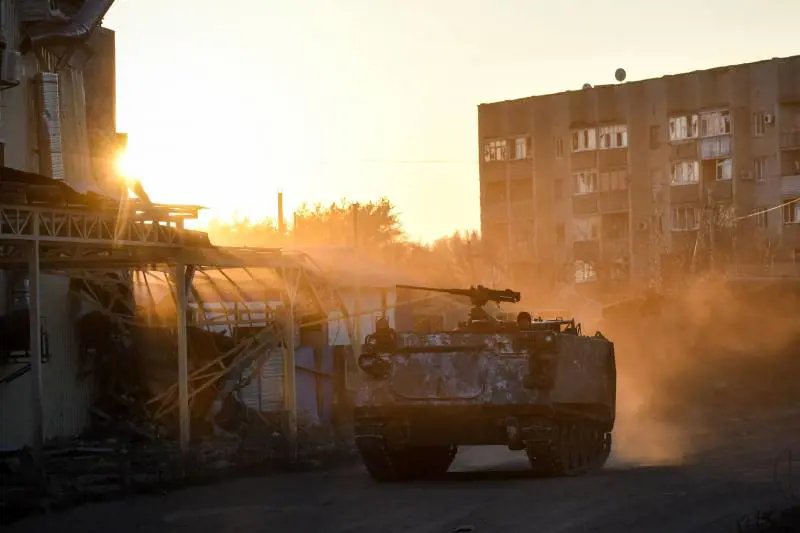 La sfida della Nato alla Russia. "Produrre più armi e munizioni"