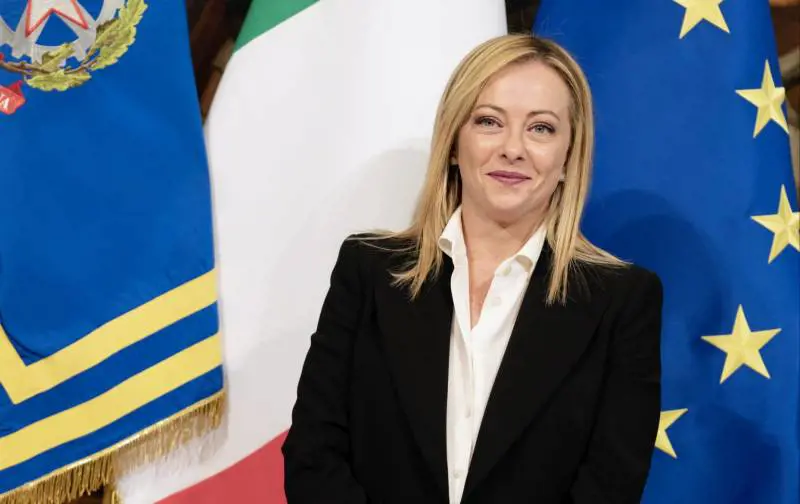"Da pericolo a leader più popolare dell'Ue". Anche il Times incorona Meloni
