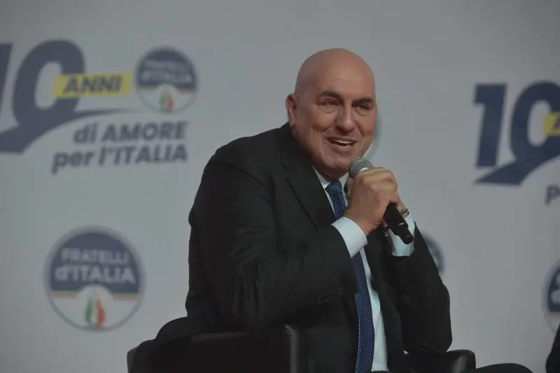 Il governo ricuce con Parigi. Crosetto: "Le armi per evitare la Terza guerra mondiale"