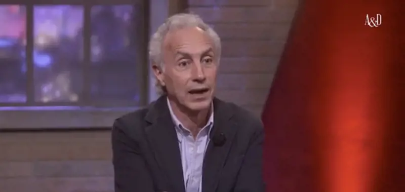 "Una barzelletta". Il veleno di Travaglio contro Vespa