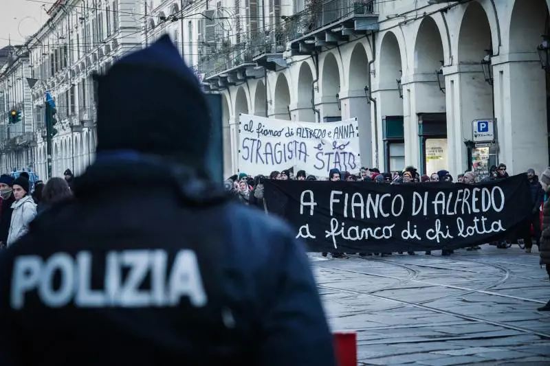 Proiettili, molotov e minacce ai giudici: ora gli anarchici alzano il tiro