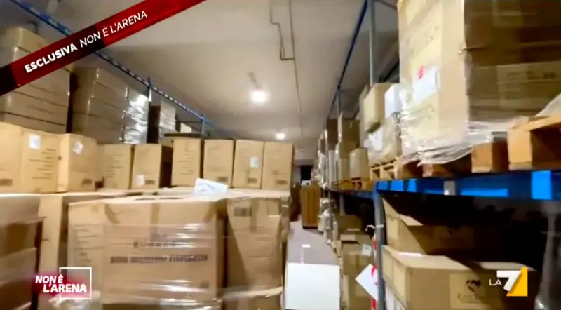 "Le abbiamo trovate". Scovate le "mascherine fantasma" di Zingaretti