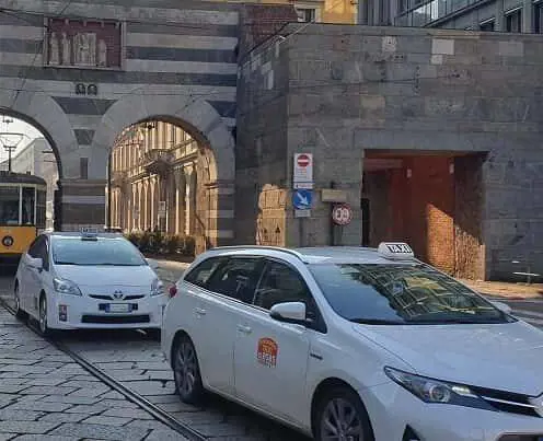 Taxi e licenze, Calenda "scarica" Letizia Moratti