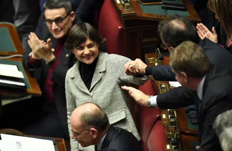 "Opposizione ridicola". Serracchiani esalta Sanremo: demolita dal web