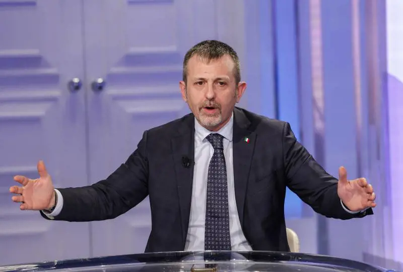 Delmastro per due ore dai pm. Letta strumentalizza: "Dimissioni"