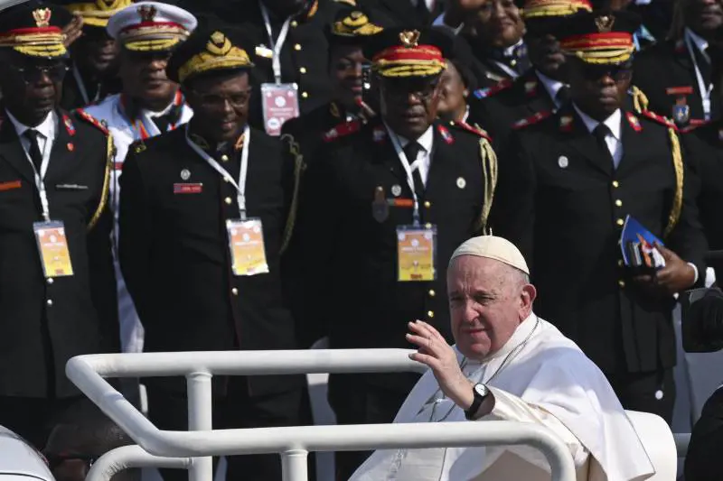 "Violentata e costretta a mangiare carne umana". Il racconto choc che ha commosso il Papa