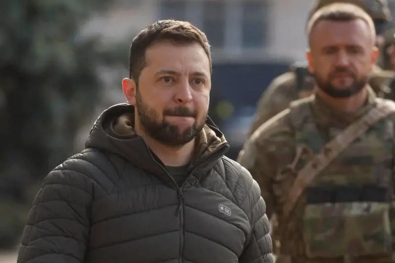 Zelensky rifà la squadra pescando tra i militari. E aspetta l'attacco russo