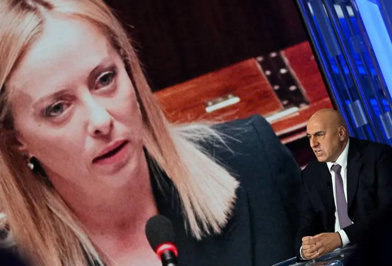 Lettere, telefonate e proiettili: così gli anarchici minacciano lo Stato