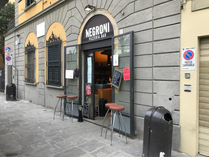 L'ex-Bar Necchi, "covo" dei protagonisti di Amici Miei, poco prima della chiusura (ad oggi) definitiva
