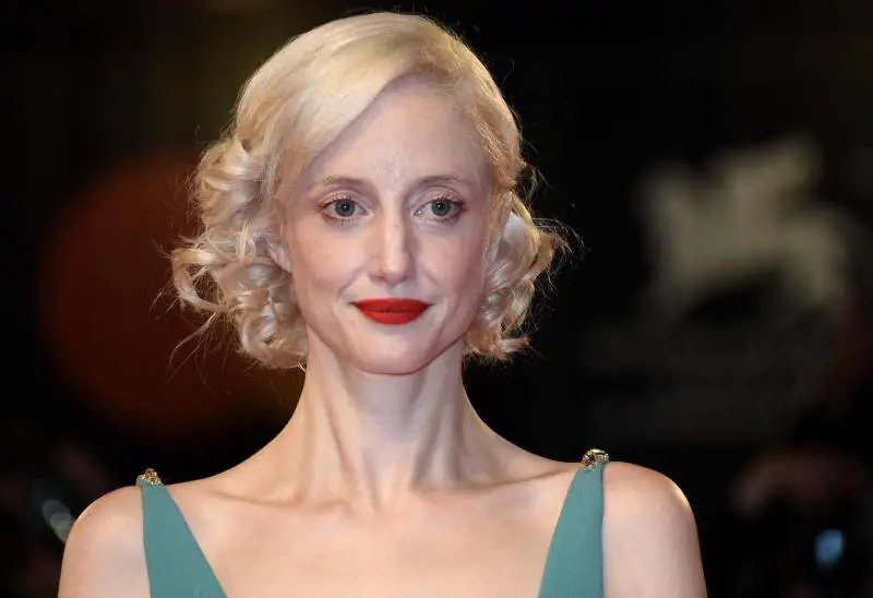 Oscar 2023, l'attrice Andrea Riseborough non perderà la sua nomination per "To Leslie"