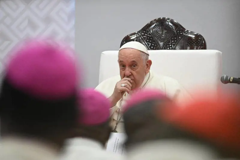 Voci, dubbi e confessioni: la Chiesa si interroga sul pontificato
