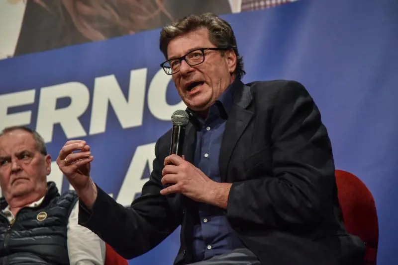 Giorgetti convoca per domani le parti sociali. Forza Italia prepara maxi-emendamento