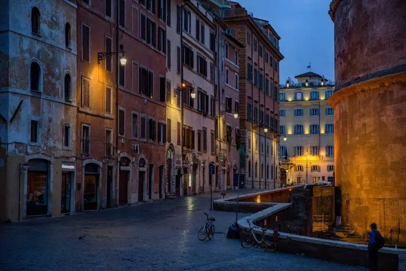 Torna Cristina Stillitano, l'"Agatha Christie italiana", con un nuovo romanzo del commissario Clodoveo