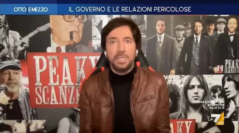 "Obesa, inacidita". Scanzi attacca l'"influencer" che lo sfotte per i capelli