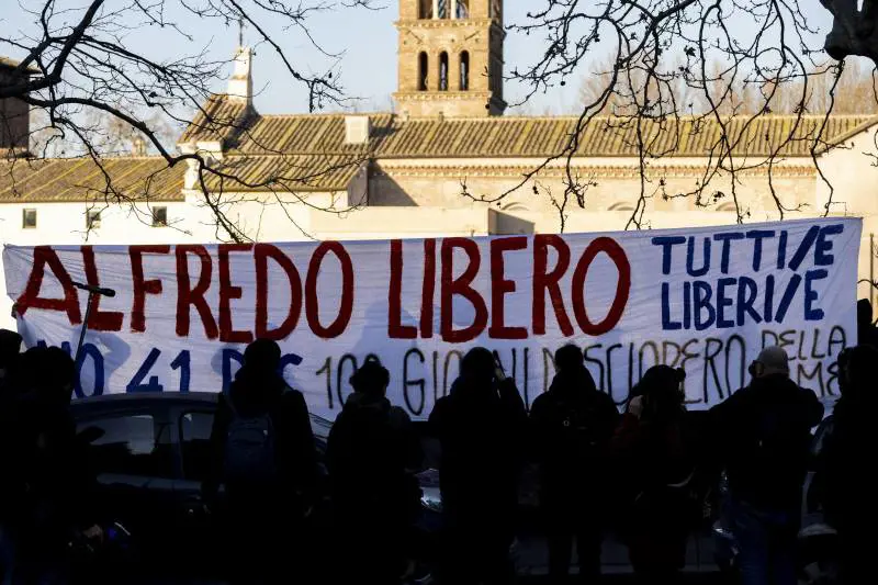 "A questi attacchi intollerabili rispondiamo assumendo poliziotti"